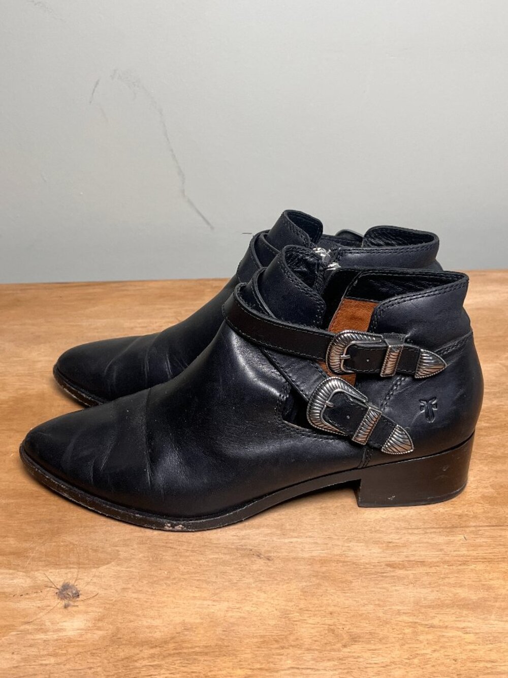 Frye Ray Western Shootie black leather ankle boot 8M
